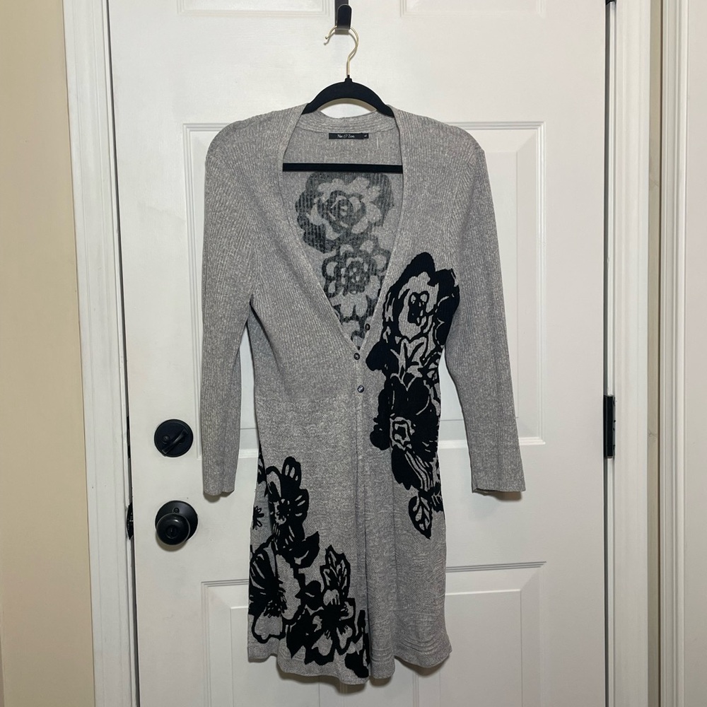 Nie + Zoe Gray & Black Floral Cardigan